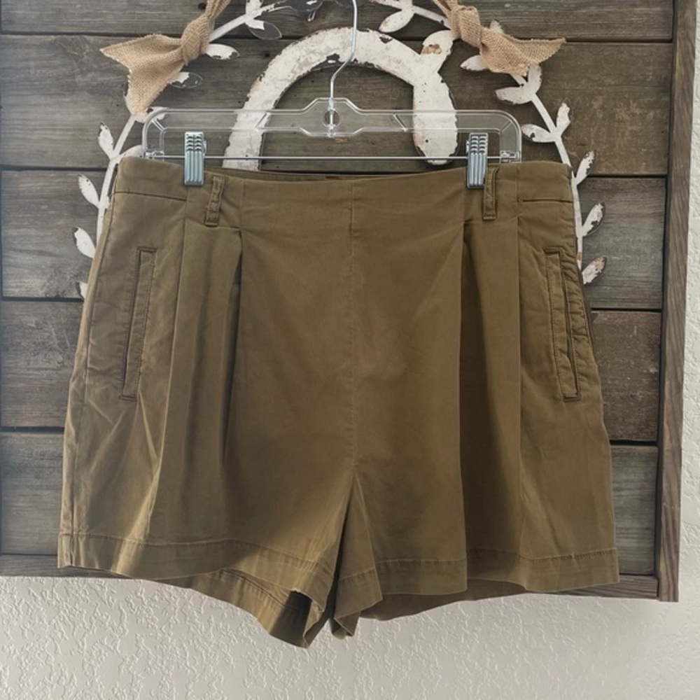 Anthropologie khaki pleated shorts side zip size 12‎ NWT